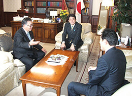 平成24年11月12日 安倍総裁、岸田代議士と面談。