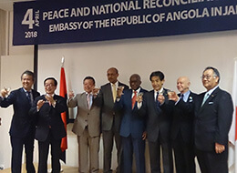 平成30年4月4日 アンゴラ共和国和平１６周年記念パーティに出席 アンゴラ大使と各国会議員の先生方と一緒に乾杯 アンゴラ大使館